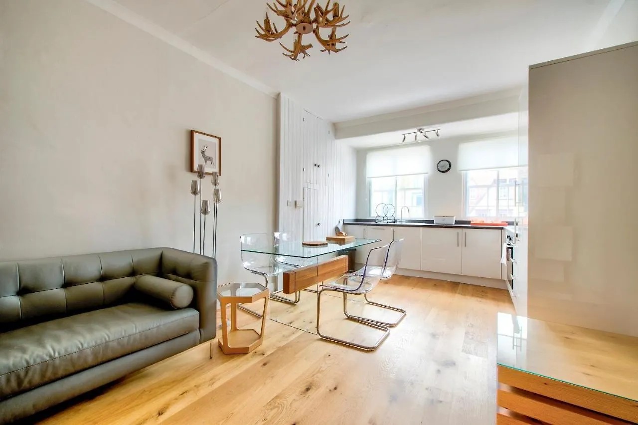 Pass The Keys Modern 3 Bed Flat On The Historic Royal Mile Apartment Edinburgh