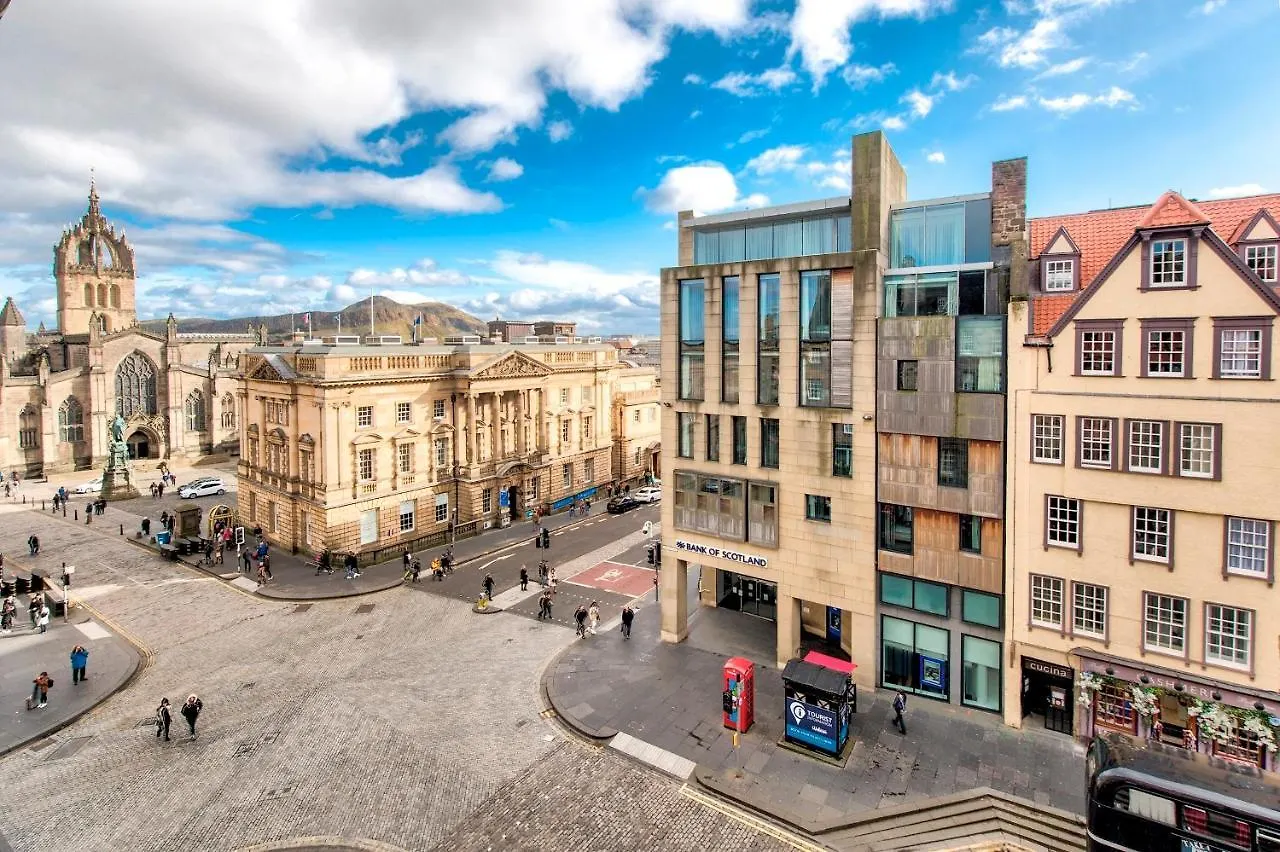 Pass The Keys Modern 3 Bed Flat On The Historic Royal Mile Apartment Edinburgh