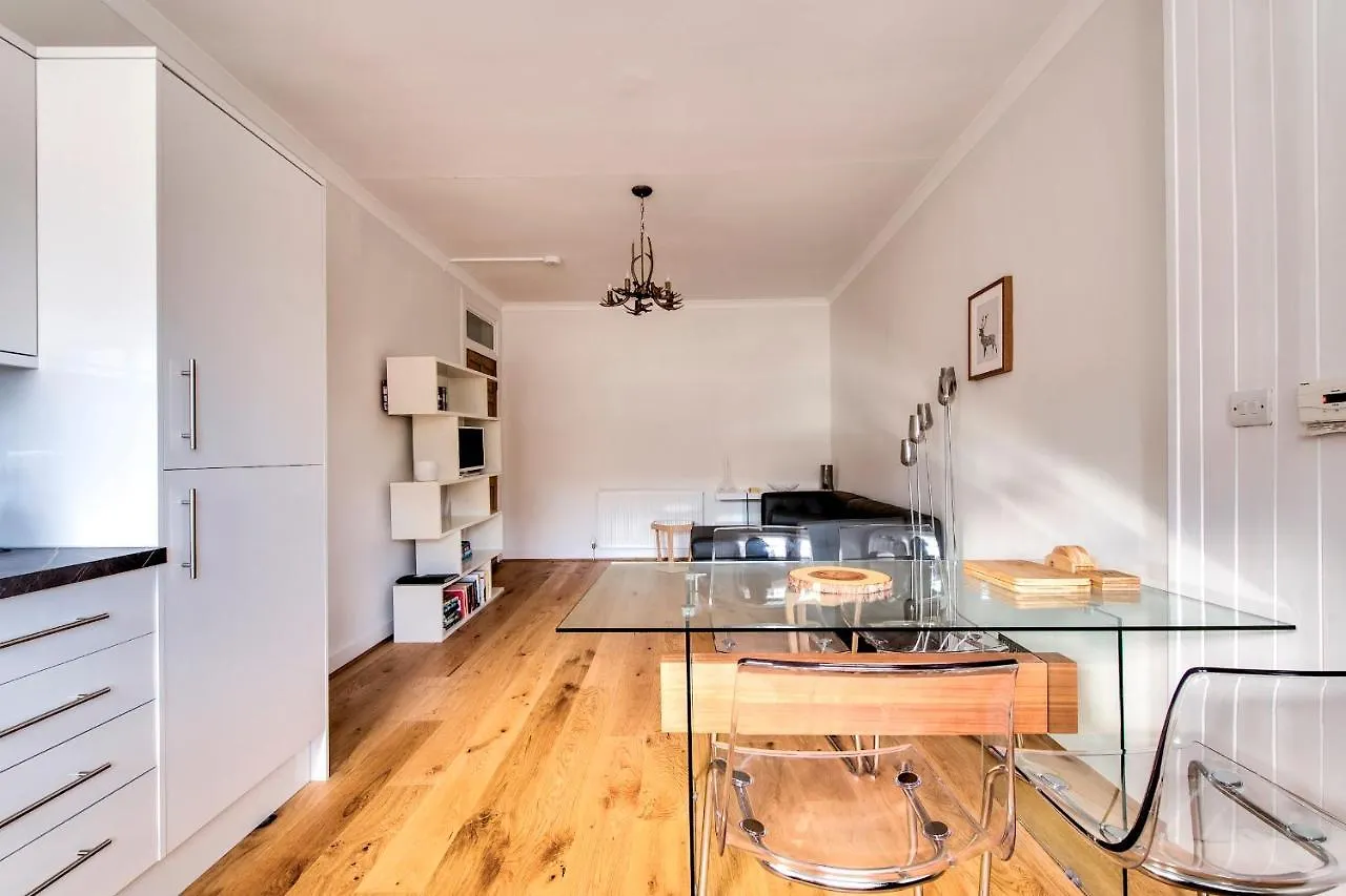 Pass The Keys Modern 3 Bed Flat On The Historic Royal Mile Apartment Edinburgh