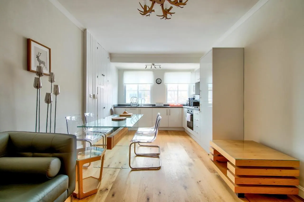 Pass The Keys Modern 3 Bed Flat On The Historic Royal Mile Apartment Edinburgh