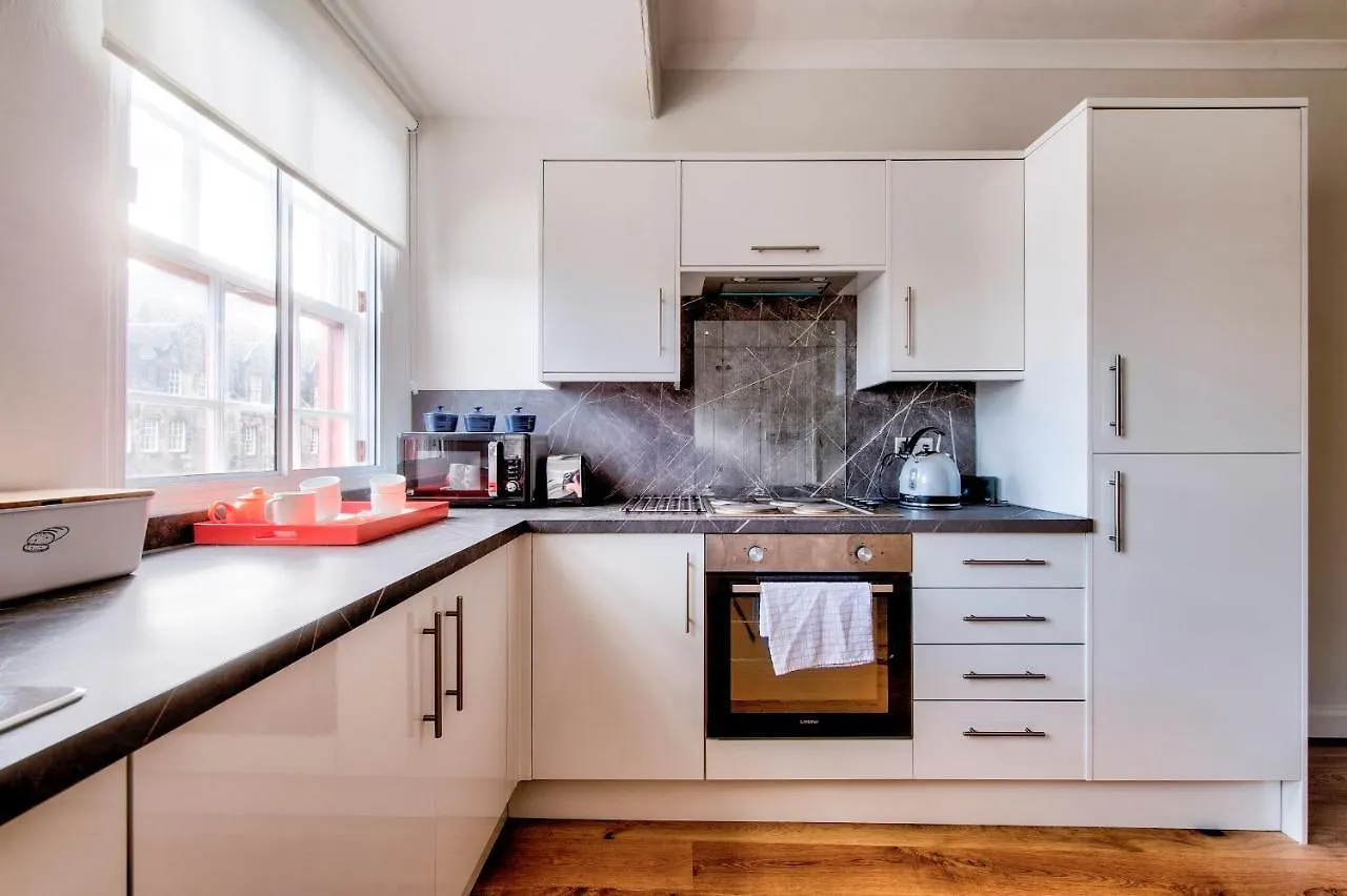Pass The Keys Modern 3 Bed Flat On The Historic Royal Mile Apartment Edinburgh 0*,  United Kingdom