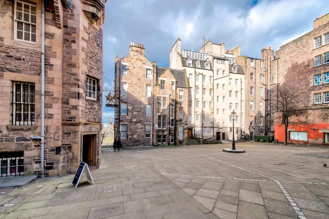 Pass The Keys Modern 3 Bed Flat On The Historic Royal Mile Apartment Edinburgh