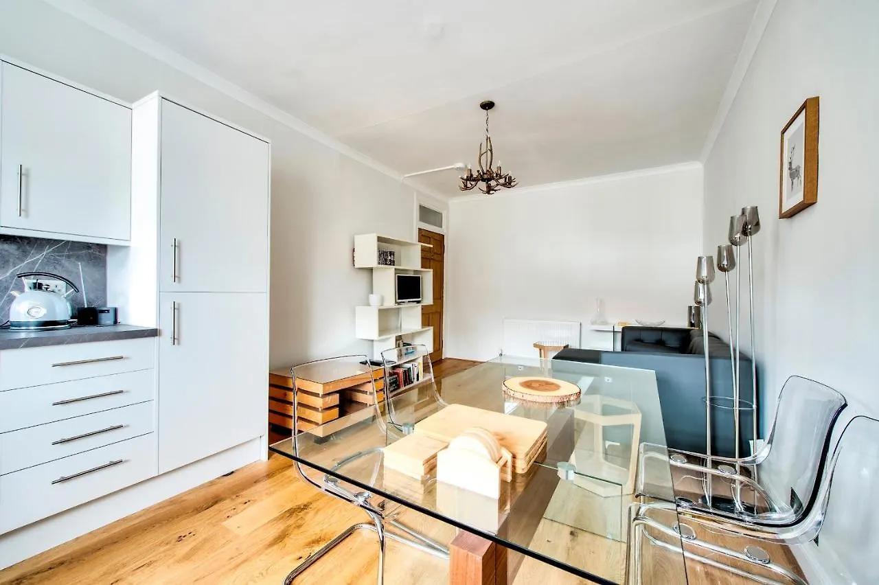 Pass The Keys Modern 3 Bed Flat On The Historic Royal Mile Apartment Edinburgh