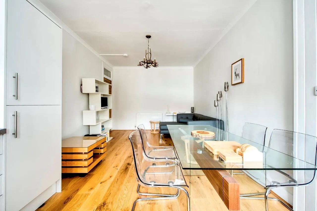 Pass The Keys Modern 3 Bed Flat On The Historic Royal Mile Apartment Edinburgh