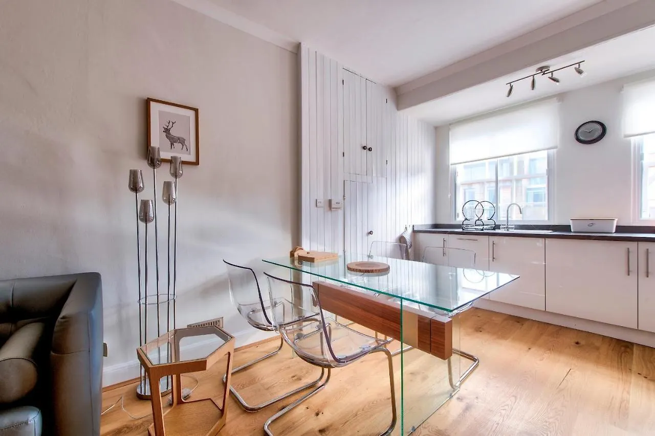 Pass The Keys Modern 3 Bed Flat On The Historic Royal Mile Apartment Edinburgh United Kingdom