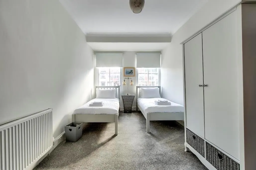 Pass The Keys Modern 3 Bed Flat On The Historic Royal Mile Apartment Edinburgh 0*,  United Kingdom