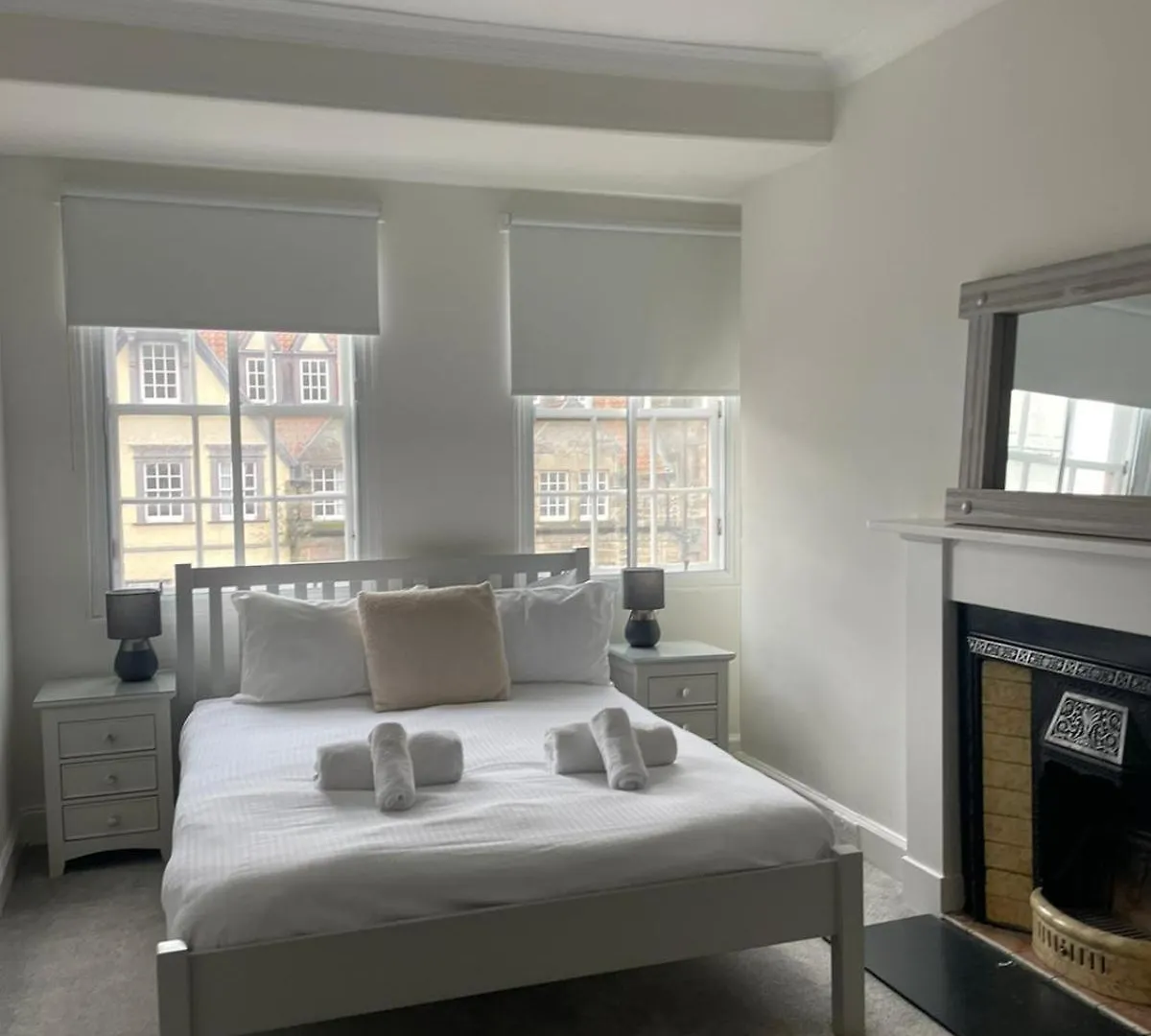 Pass The Keys Modern 3 Bed Flat On The Historic Royal Mile Apartment Edinburgh